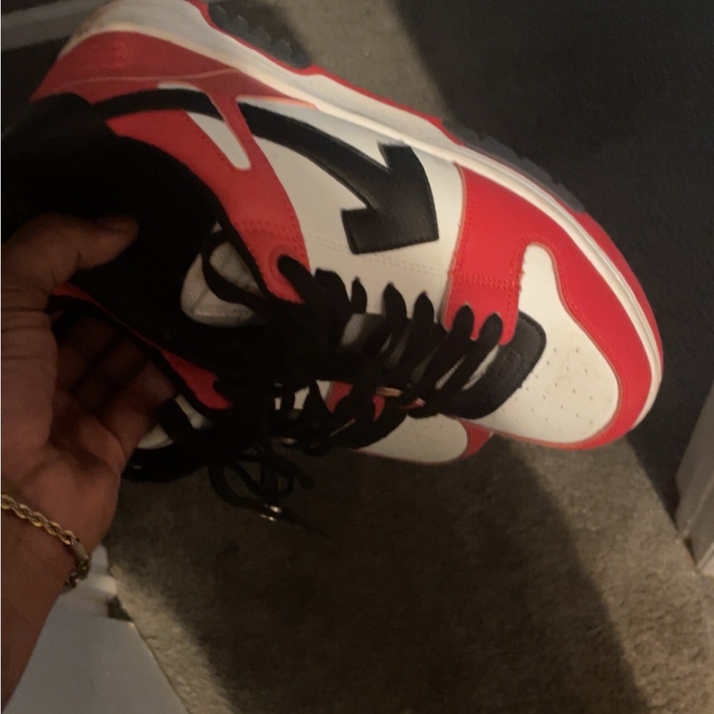 only worn twice comes with box. no bag